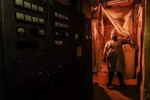 И гаснет свет