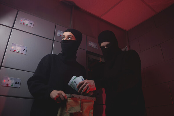 Фотография квеста «Ограбление банка. Бумажный дом»
