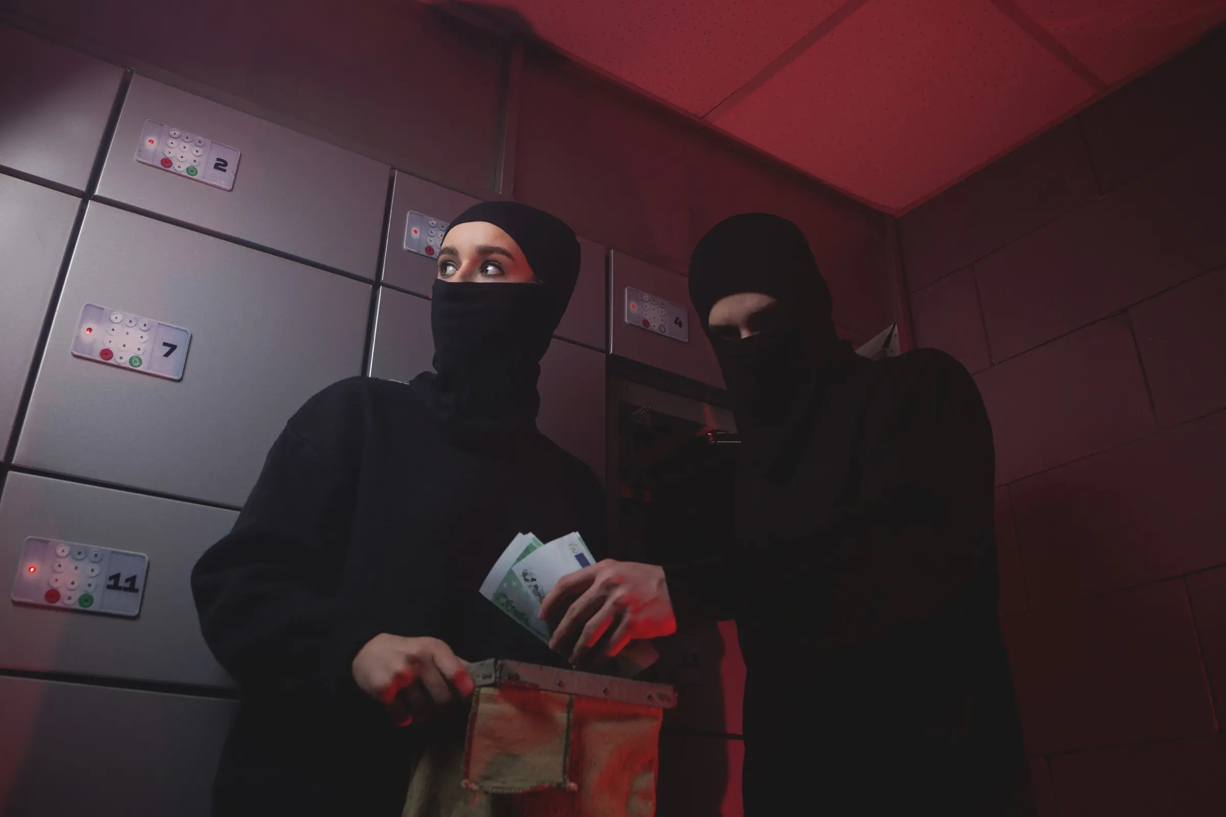 Откройте двери в мир квестов!
